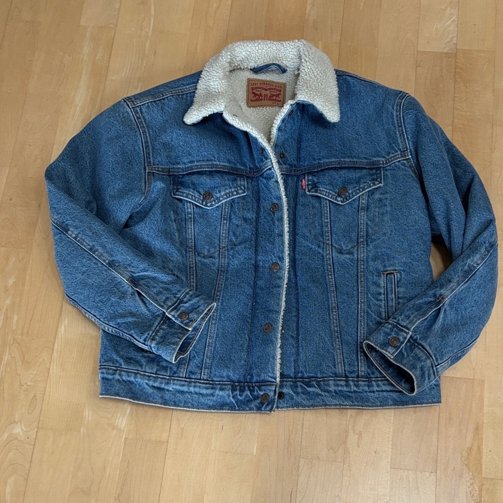 Levi's Classic Blue Denim Jacket with White Sherpa Collar